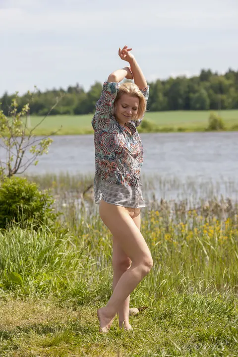 Blonde PAWG Spreads Her Shaved Pussy by the River – photo 1 of 16