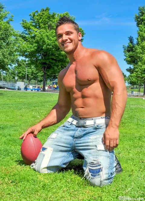 Two Athletic Men Kiss and Have Anal Sex – photo 2 of 14