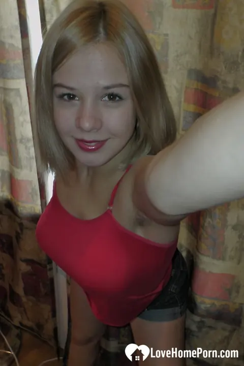 Evelyn Cage: Brunette Shows Her Big Natural Tits in Lingerie Selfies – photo 6 of 14