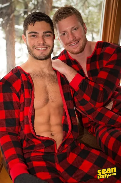 Thick Jocks Bareback in an Outdoor Gay Orgy – photo 15 of 20
