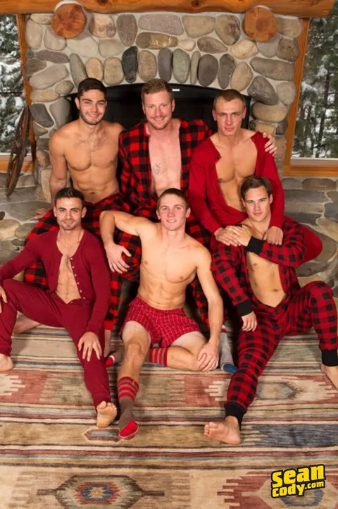 Thick Jocks Bareback in an Outdoor Gay Orgy – photo 18 of 20