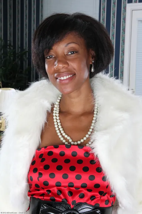 Ebony MILF Pulls Panties Aside and Spreads Her Holes – photo 1 of 21
