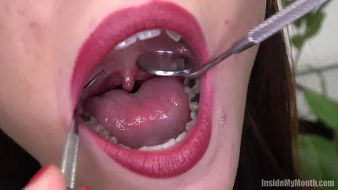 MILF Gives a Blowjob and Spreads for the Camera – photo 4 of 15