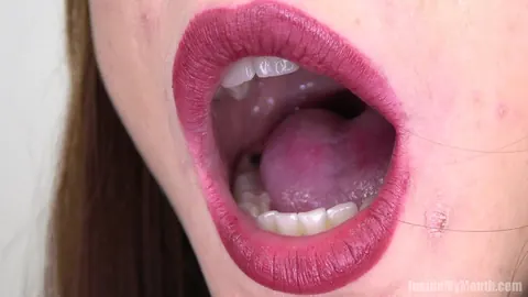 MILF Gives a Blowjob and Spreads for the Camera – photo 1 of 15