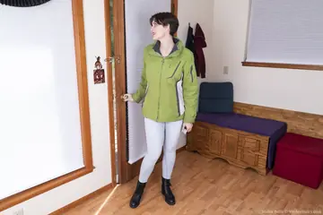 Sosha Belle – Thick Amateur in Jeans Undresses and Fingers Her Hairy Pussy