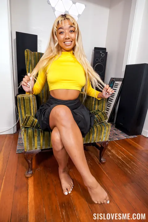 Gia DiBella: Slim Ebony Blonde with Big Natural Tits Sucks White Cock – photo 2 of 21