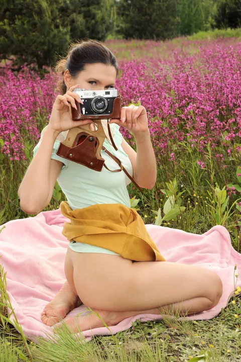 Suzanna Aye: Ukrainian Brunette Strips Outdoors and Spreads Her Hairy Pussy – photo 4 of 21