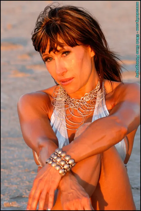 Tammi Bradford: Thick Athletic Bodybuilder Strips Out of Her Bikini and Shorts on the Beach – photo 15 of 15