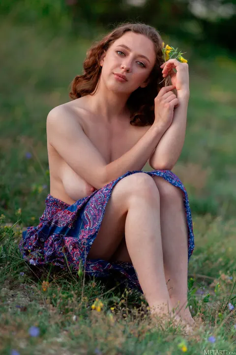 Ukrainian Brunette Stands Nude and Turns Slowly – photo 7 of 21