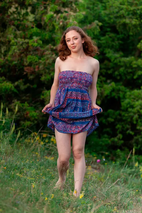Ukrainian Brunette Stands Nude and Turns Slowly – photo 2 of 21