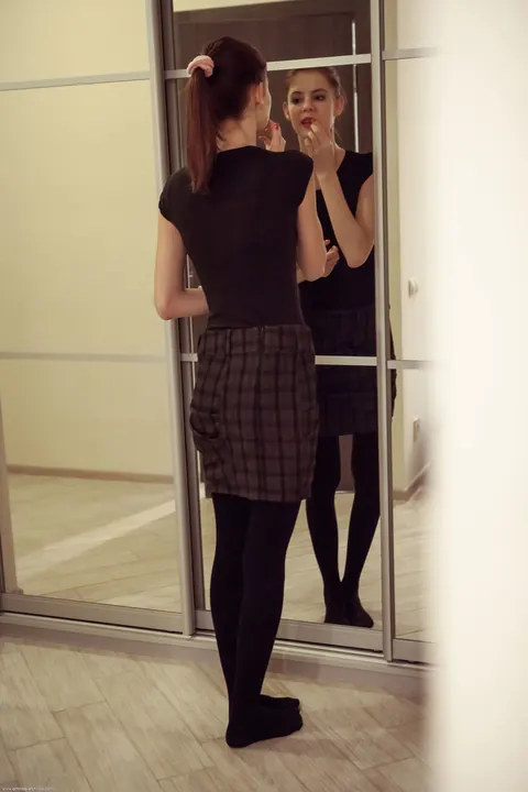 Juliett Lea: Slim Ukrainian Redhead Undresses and Poses Nude – photo 20 of 21