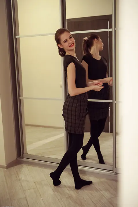 Juliett Lea: Slim Ukrainian Redhead Undresses and Poses Nude – photo 21 of 21