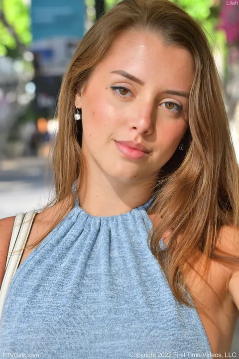 Woman Flashes Her Skirt and Panties in Public – photo 8 of 20