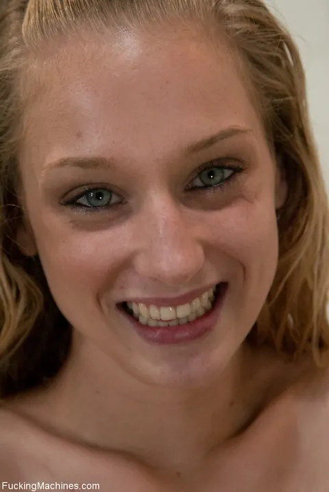 Catrina Cummings: Brunette Spreads Her Pussy and Fucks a Dildo – photo 17 of 17