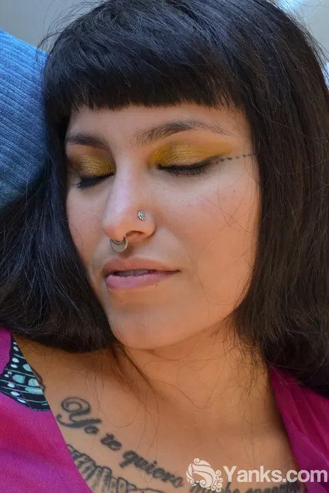 Tattooed Brunette Fingers Her Hairy Pussy on the Sofa – photo 4 of 17