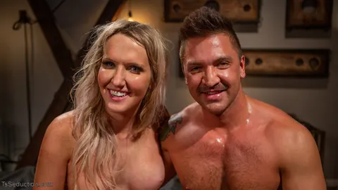 Trans Woman Strips Fully Nude and Turns Around – photo 18 of 20