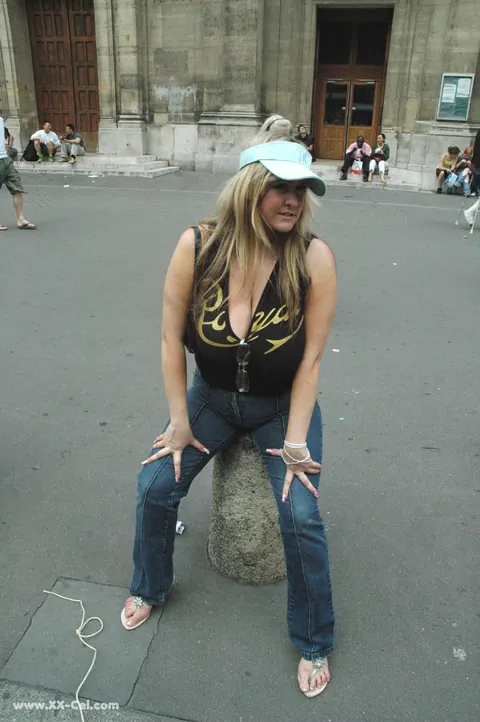 Leah Jayne: Blonde BBW in Jeans and Glasses Flashes Her Big Natural Tits Outdoors – photo 16 of 20