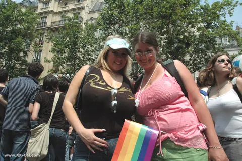 Leah Jayne: Blonde BBW in Jeans and Glasses Flashes Her Big Natural Tits Outdoors – photo 10 of 20