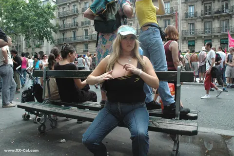 Leah Jayne: Blonde BBW in Jeans and Glasses Flashes Her Big Natural Tits Outdoors – photo 14 of 20