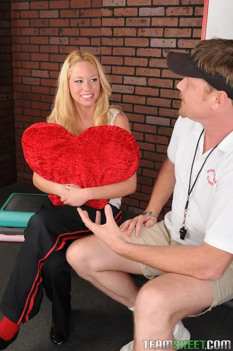 Grace Wood: Busty Blonde Sucks Multiple Cocks in a Locker Room – photo 4 of 17