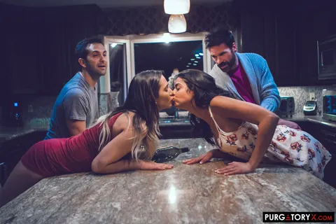 Jaye Summers: Latina Wives Swap Partners Outdoors for Group Sex – photo 12 of 20