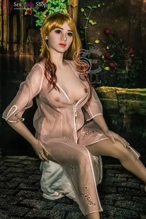 Busty Woman Stands Nude and Cups Her Tits – photo 18 of 21