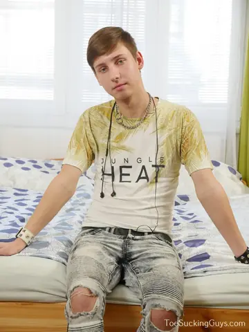 Guy Exposes His Feet While Stroking and Spreading