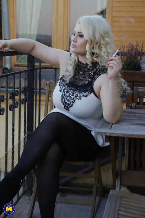 Alexa Bold: Chubby Czech MILF Strips Out of Her Skirt and Boots Outdoors – photo 5 of 20