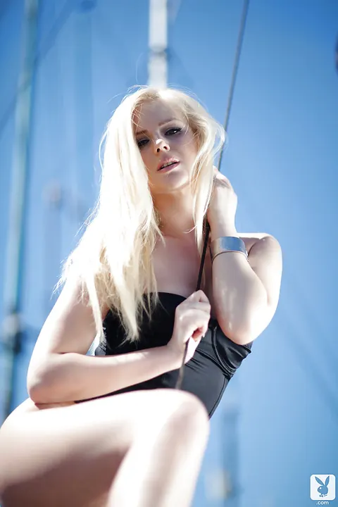 Martina Rajic: Tall Busty Blonde Slips Out of Her Lingerie and Heels Outdoors – photo 3 of 16