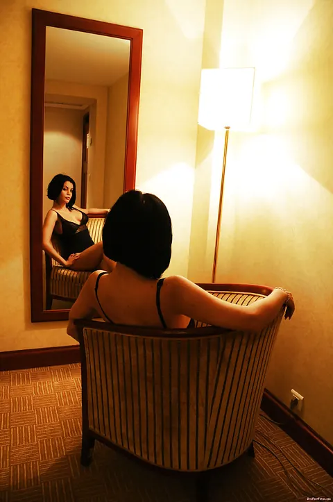 Short-Haired Brunette with Big Tits Poses in Lingerie and Heels – photo 13 of 16