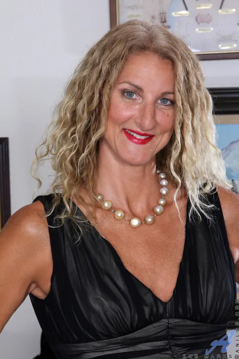 Zoe Marks: Tall Mature Blonde Strips Out of Her Dress in Heels – photo 1 of 16