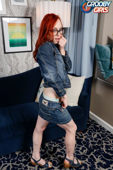 Redhead Trans Woman Poses in Her Panties – photo 3 of 16