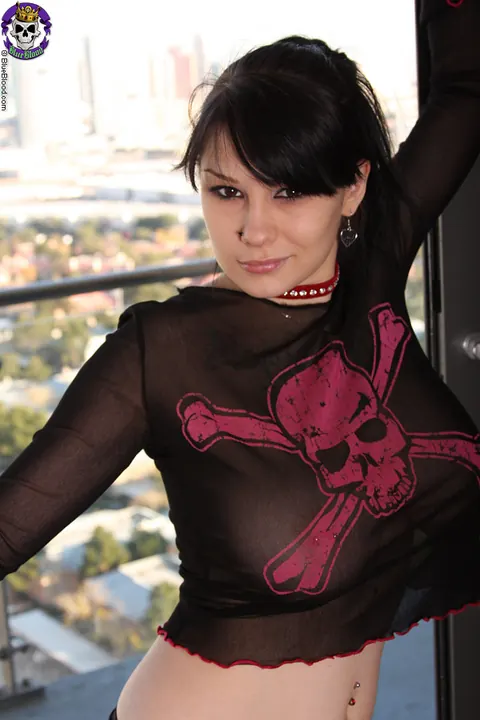 Jennique Adams: Brunette Bares Her Pierced Pussy After Showing Her Big Tits – photo 6 of 15