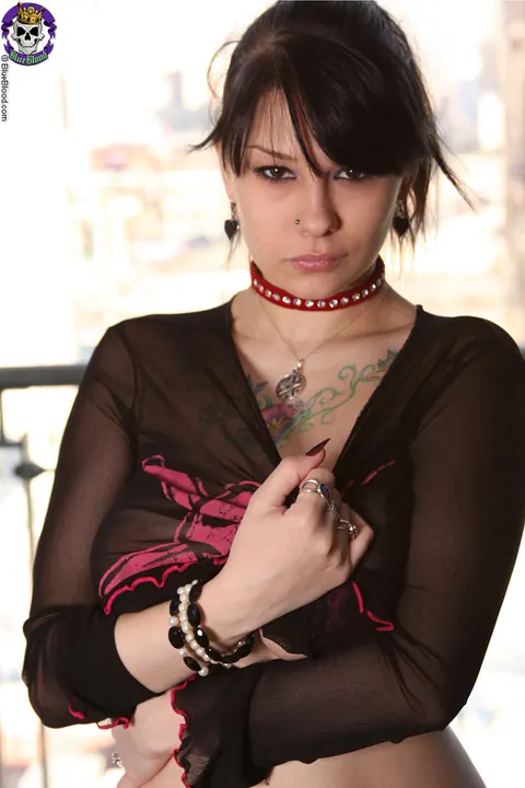 Jennique Adams: Brunette Bares Her Pierced Pussy After Showing Her Big Tits – photo 2 of 15