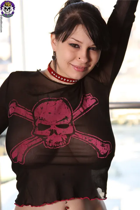 Jennique Adams: Brunette Bares Her Pierced Pussy After Showing Her Big Tits – photo 13 of 15