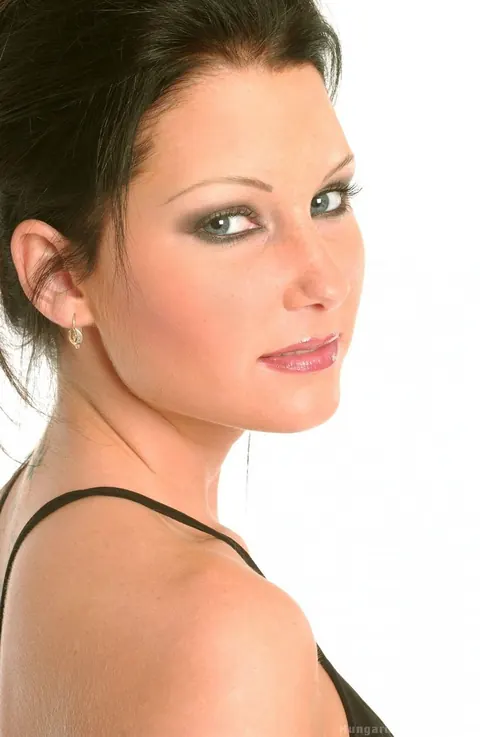 Belicia: Hungarian Brunette Strips Naked and Spreads Her Pussy Wide – photo 3 of 21
