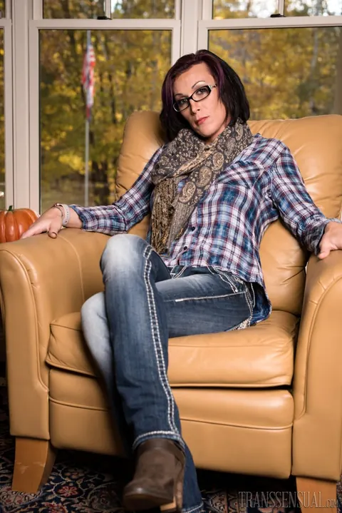 Trans Woman Unbuttons Her Jeans by the River and Poses Nude – photo 1 of 15