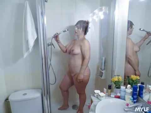 Montse Swinger: Curvy Spanish MILF Gets Fucked for a Creampie in the Kitchen – photo 11 of 20