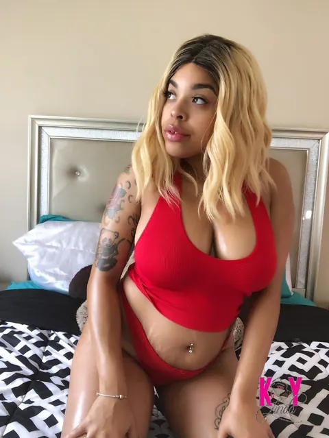 Soykay Linda: Thick Blonde Latina with Big Tits Strips Out of Her Panties – photo 1 of 21
