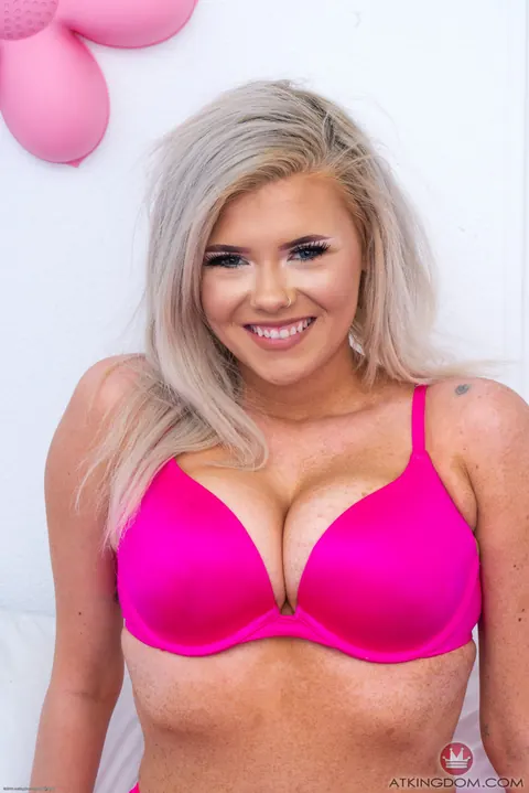 Hayden Hooper: Blonde BBW Undresses and Spreads Her Pink Pussy Wide – photo 1 of 21