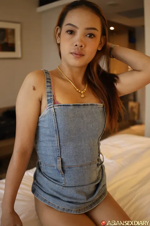 Petite Asian Woman Gets Fucked at a Casting Outdoors – photo 11 of 21
