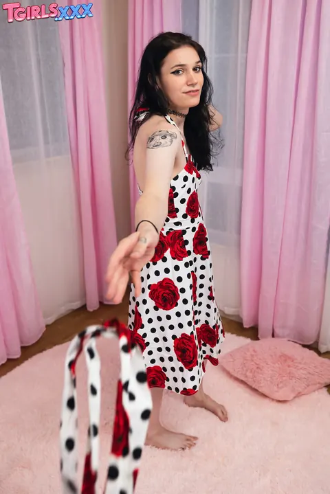 Trans Woman Shows Her Round Ass and Fingers Herself – photo 7 of 16
