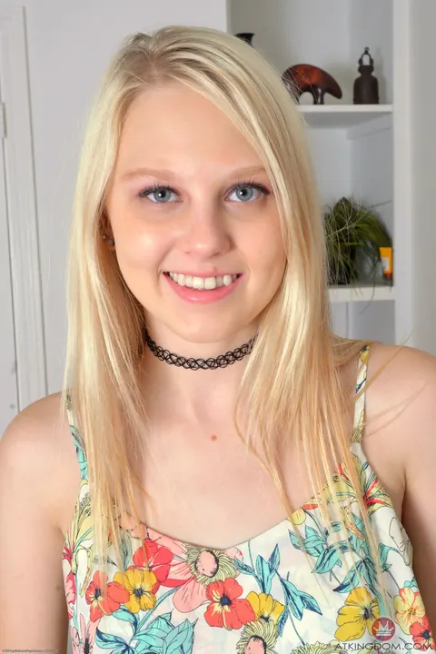 Lily Rader: Petite Blonde Spreads Her Hairy Pussy Wide – photo 2 of 21