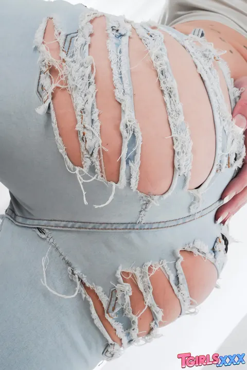 Thick Trans Woman Strips Out of Her Jeans and Shows Her Cock – photo 3 of 16
