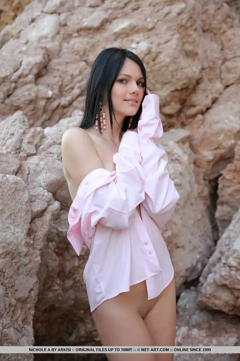 Nichole A: Russian PAWG Spreads Her Pussy on Seaside Boulders – photo 3 of 18