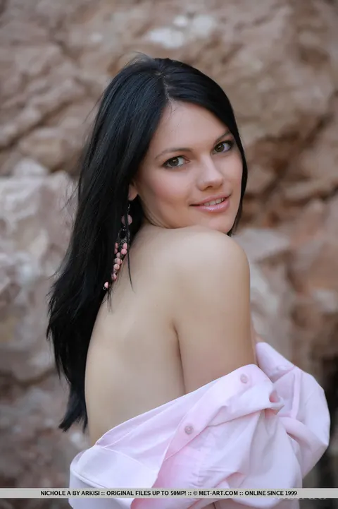 Nichole A: Russian PAWG Spreads Her Pussy on Seaside Boulders – photo 2 of 18