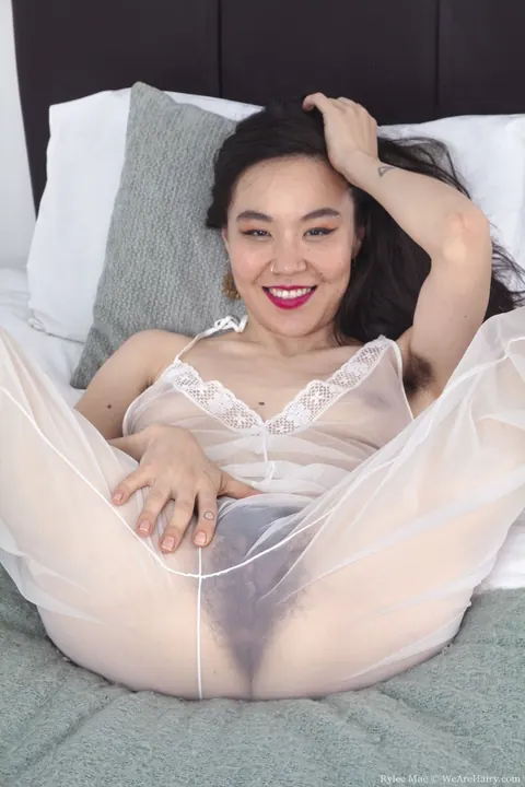 Rylee Mae: Tattooed Asian Amateur Spreads Her Hairy Pussy Wide – photo 4 of 21