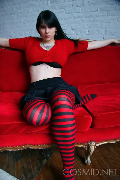 Jennique Adams: Brunette with Big Natural Tits Reveals Them in Stockings – photo 1 of 16