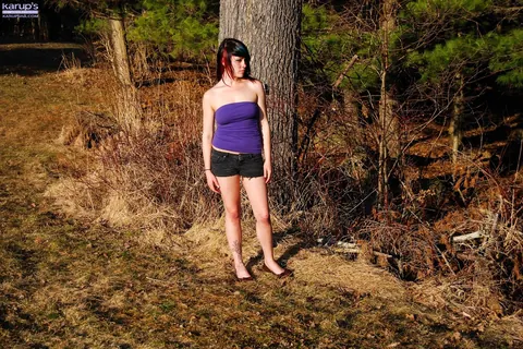 Sabrina Dorota: Busty Amateur MILF Strips Out of Her Shorts Outdoors – photo 2 of 21