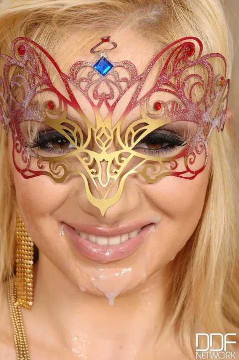 Lea Lexis: European Blonde Undresses and Kisses Her Partner – photo 21 of 21